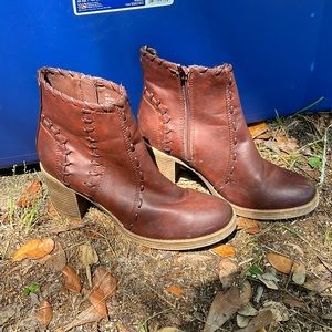 Maurices Booties Sz 8